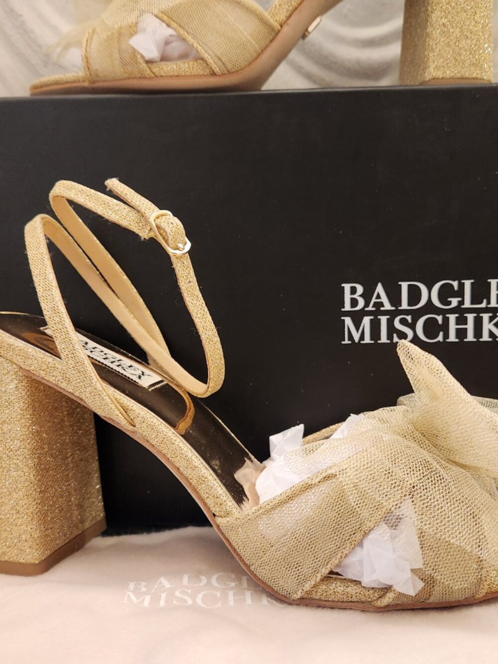 Badgley Mischka Tess Sandals. Gold Glitter. NIB. Size 7.5M(Regular)